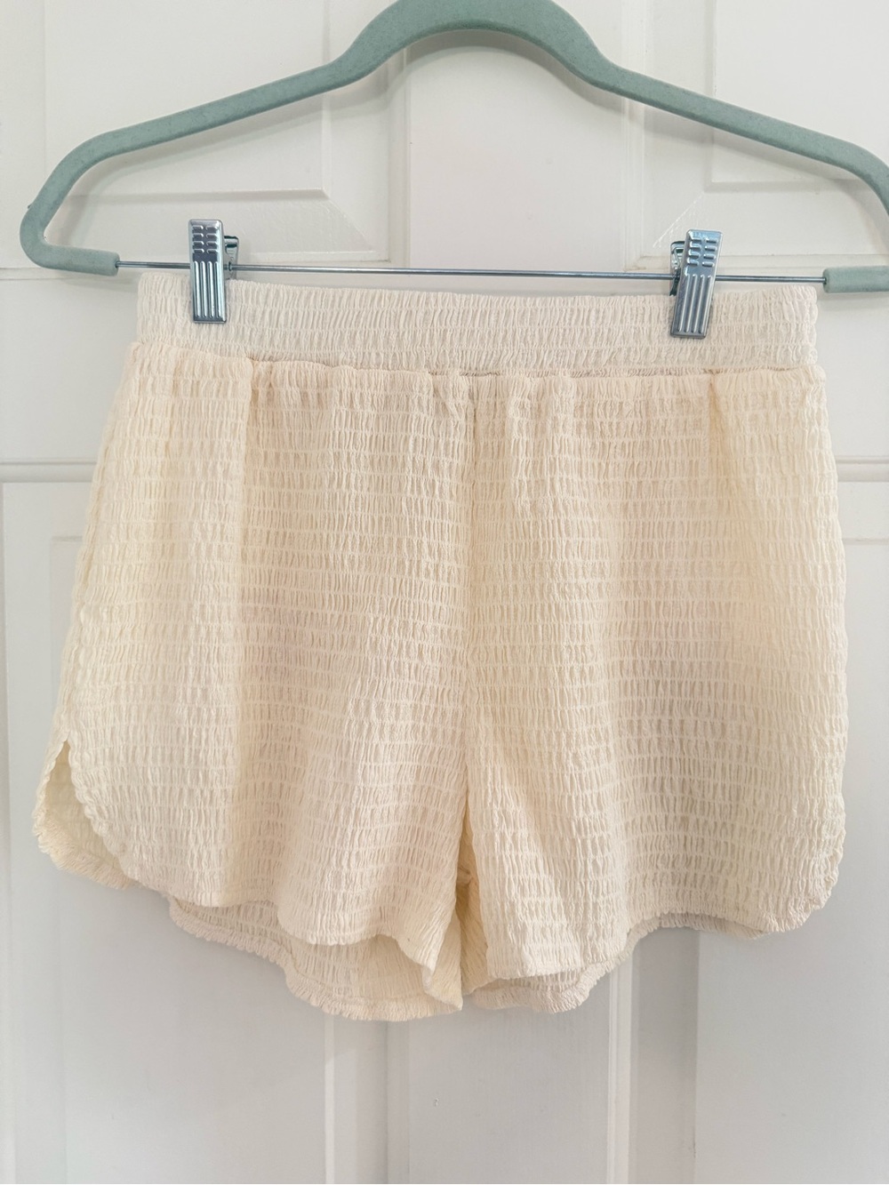 FORE unwind shorts in ivory crinkle boho with pockets